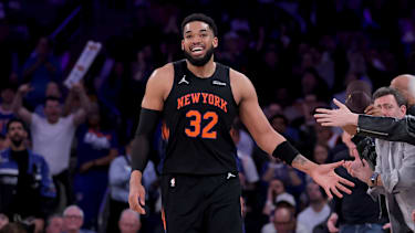 KAT legt in den Playoffs 6,6 Assists pro Spiel auf.