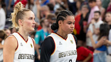 Leonie Fiebich (li.) steht im Aufgebot, Satou Sabally ist dagegen nicht dabei.