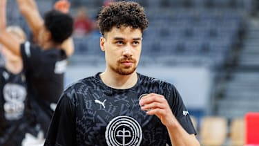 Joshua Obiesie hat einen Vertrag bis Sommer 2027 in Bamberg unterschrieben.