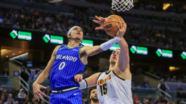 Orlandos bester Werfer, Anthony Black, im Duell mit Nikola Jokic von den Nuggets.