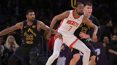 Durant wurde durchgängig von zwei Spielern verteidigt.