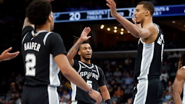 Standen gemeinsam in der Starting Five der Spurs gegen OKC: Dylan Harper, Stephon Castle und forward Victor Wembanyama.