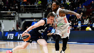 Aus dem Weg: Zenits Dmitry Kulagin (li.) im Duell mit Deshaun Thomas.