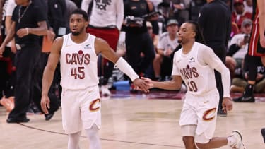 Donovan Mitchell und Darius Garland von den Cleveland Cavaliers.