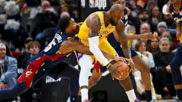 LeBron James im Duell mit Donovan Mitchell.