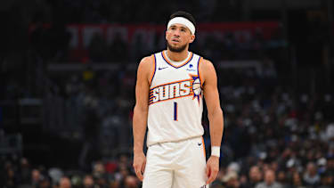 Devin Booker spielte während seiner gesamten NBA-Karriere mit der Nummer 1.