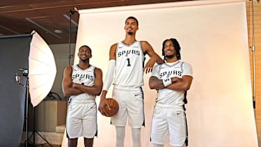 Das Erfolgstrio der San Antonio Spurs: De'Aaron Fox, Victor Wembanyama und Stephon Castle.