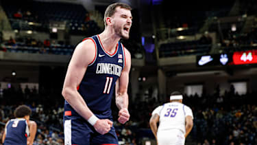 Alex Karaban spielt künftig bei den Kings.