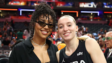 Azzi Fudd und Paige Bueckers spielen künftig gemeinsam bei den Dallas Wings.