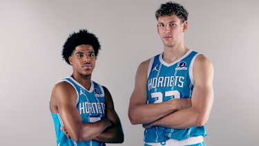 Mit Christian Anderson Jr. (l.) und Hannes Steinbach (r.) verfügen die Hornets über gleich zwei deutsche Rookies.