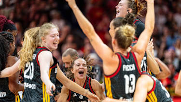 Großer Jubel bei den DBB-Frauen nach dem Einzug ins Halbfinale.