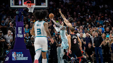 LaMelo Ball trifft den Gamewinner gegen die Miami Heat.