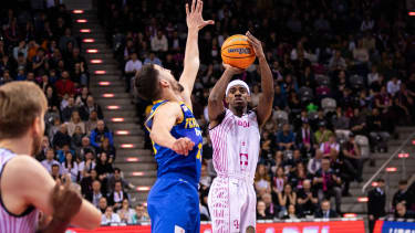 Bonns Glynn Watson drückt ab.