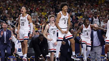 Die UConn Huskies um Eric Reibe (12) bejubeln den Einzug ins Finale.