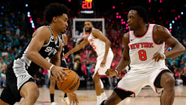 Dylan Harper im direkten Duell mit OG Anunoby.