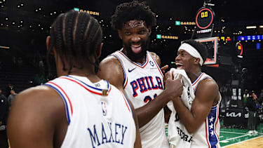 Schon für die siebte Saison im gleichen Team: Tyrese Maxey und Joel Embiid.