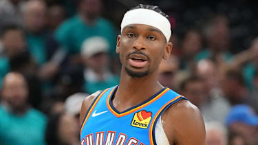 Shai Gilgeous-Alexander stellte sich nach Spielende vor seine Mannschaft.