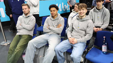 Hermannsson (li.) fehlt dem Team weiterhin.