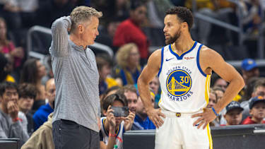 Steve Kerr will Stephen Curry weiterhin einsetzen, solange er fit ist.