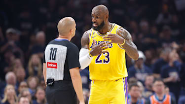 LeBron James beschwerte sich lautstark bei den Schiedsrichter.