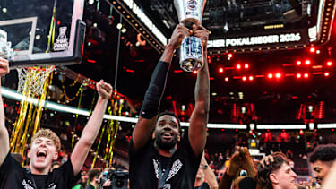 Die Bamberg Baskets stehen wieder auf dem Pokalthron.