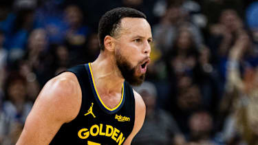 Stephen Curry jubelt nach einem verwandelten Dreier.