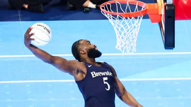 (240218) -- INDIANAPOLIS, Feb. 18, 2024 -- Boston Celtics guard Jaylen Brown performs at the dunk contest during the NBA, Basketball Herren, USA All-Star 2024 at Lucas Oil Stadium in Indianapolis, the United States, on February 17, 2024. Joel Lerner) (SP)U.S.-INDIANAPOLIS-NBA-ALL STAR 2024 XuxJing PUBLICATIONxNOTxINxCHN