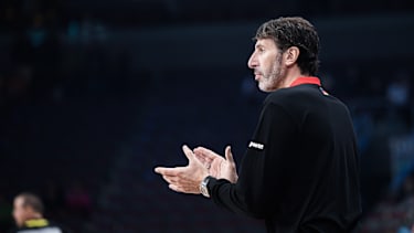 Alex Mumbru ist Trainer der deutschen Nationalmannschaft.