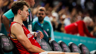 FRA, Paris, Olympischen Spiele Paris 2024, (08.08.2024, Basketball Herren Halbfinale Frankreich - Deutschland, Bercy Arena) Franz Wagner (Deutschland, 9) frustriert, traurig, niedergeschlagen *** FRA, Paris, Olympic Games Paris 2024, 08 08 2024, Basketball mens semi-final France Germany, Bercy Arena Franz Wagner Germany, 9 frustrated, sad, depressed Copyright: HMBxMedia SteffiexWunderl