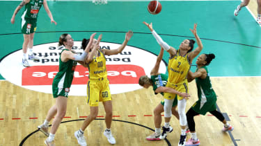 Alba vs. Keltern mit Maggie Mulligan (ALBA Berlin #0), Stefanie Grigoleit (ALBA Berlin #2),
ALEXANDRIA KISS-RUSK (Rutronik Stars Keltern #21), ADRIENNE WEBB (Rutronik Stars Keltern #10), ALEXANDRA WILKE (Rutronik Stars Keltern #3)