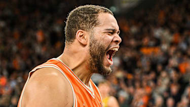 Chris Ledlum streift erneut das Trikot der Houston Rockets über.