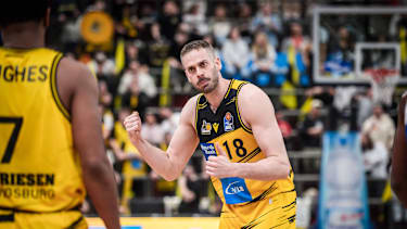 Jonas Wohlfarth-Bottermann (MHP RIESEN Ludwigsburg, 18) - Siegerfaust GER, MHP Riesen Ludwigsburg vs. Skyliners Frankfurt, Basketball Bundesliga, easycredit BBL, 25. Spieltag, Spielzeit 2025 2026, 20.03.2026 GER, MHP Riesen Ludwigsburg vs. Skyliners Frankfurt, Basketball Bundesliga, easycredit BBL, 25. Spieltag, Spielzeit 2025 2026, 20.03.2026 Ludwigsburg *** Jonas Wohlfarth Bottermann MHP RIESEN Ludwigsburg, 18 Siegerfaust GER, MHP Riesen Ludwigsburg vs Skyliners Frankfurt, Basketball Bundesliga, easycredit BBL, 25 Spieltag, Spielzeit 2025 2026, 20 03 2026 GER, MHP Riesen Ludwigsburg vs Skyliners Frankfurt, Basketball Bundesliga, easycredit BBL, 25 Spieltag, Spielzeit 2025 2026, 20 03 2026 Ludwigsburg Copyright: xSandyxDinkelackerx EP_SDR