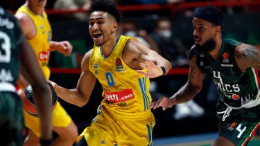 Maodo Lo (in Gelb) und Alba Berlin verloren in Russland erneut. Diesmal gegen Unics Kazan in der Euroleague.