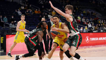 Ab durch die Mitte: Berlins Maodo Lo am Ball.