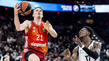 Duell der Natio-Kollegen: Justus Hollatz (li.) und Isaac Bonga (re.).
