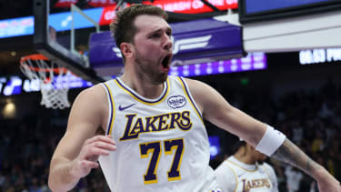 Luka Doncic war im vergangenen Februar selbst Teil eines Trades, der die NBA-Welt in Schockstarre versetzte.
