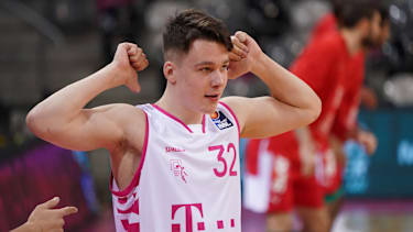 Simas Lukosius im Jersey der Telekom Baskets Bonn.