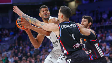 Real Madrid setzte sich knapp gegen Paris Basketball durch.