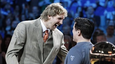 Holten gemeinsam eine NBA-Meisterschaft: Dirk Nowitzki und Mark Cuban.