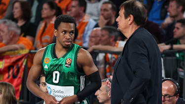 T.J. Shorts wurde in Spiel 5 auf die Bank gesetzt.