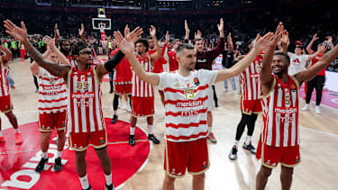Konnten endlich wieder mit den Fans feiern: die Spieler von Roter Stern Belgrad.