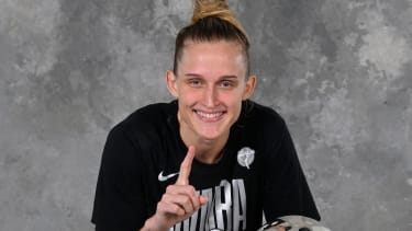 Leonie Fiebich ist die erste Spielerin, die in den WNBA-Finals eine 50/40/90-Statistik, bei mindestens zehn Punkten pro Spiel aufweisen konnte.