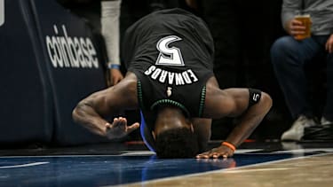 Anthony Edwards verletzte sich in Spiel 4 am Knie.