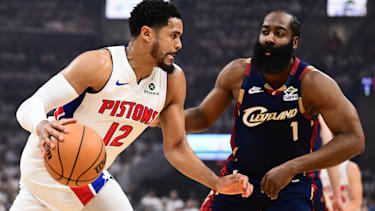 James Harden (re.) konnte in der Schlussphase einige wichtige Argumente für sich sammeln.