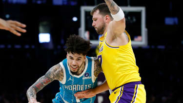 LaMelo Ball im direkten Duell mit Luka Doncic.