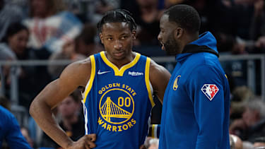 Draymond Green (r.) lobte Kuminga für seine defensiven Fähigkeiten.