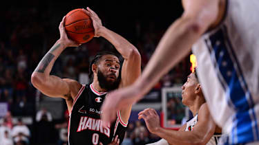 JaVale McGee verstärkt die Shanghai Sharks.
