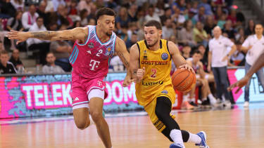 Talent Noam Yaacov im Spiel bei den Telekom Baskets Bonn.