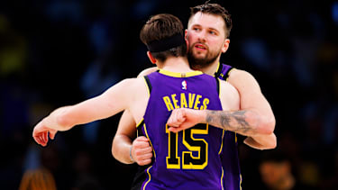 Luka Doncic und Austin Reaves spielen gemeinsam bei den Los Angeles Lakers.