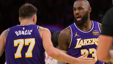 Luka Doncic (li.) avancierte erneut zum Topscorer für die Lakers. LeBron (re.) machte indes sein bestes Saisonspiel.